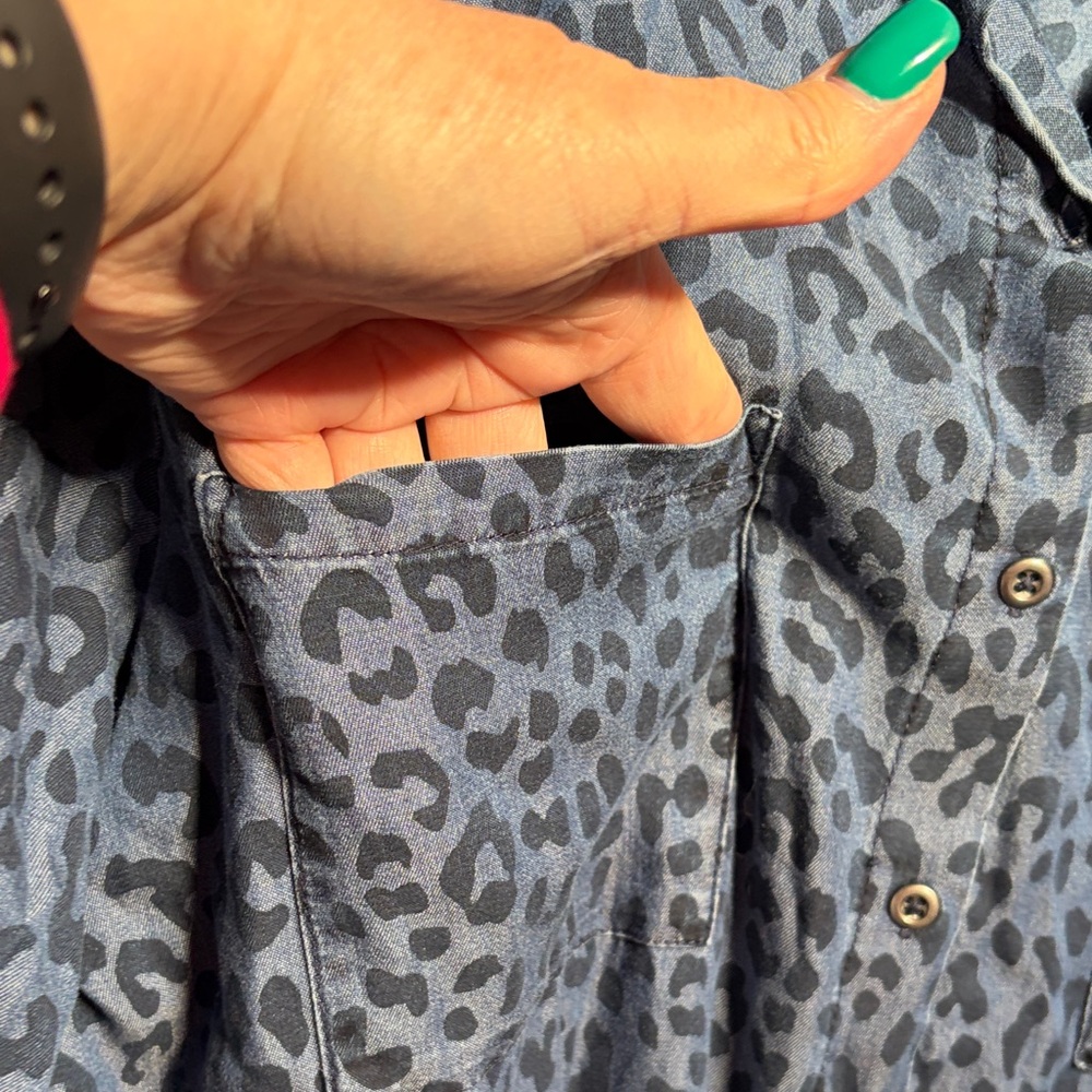 Saks Fifth Avenue Blue Leopard Print Button-Up Shirt Dress Size Medium - Picture 6 of 8